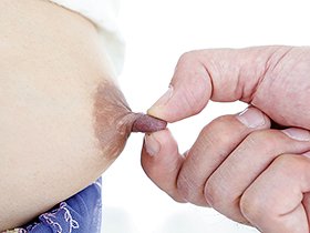 過敏デカ長乳首連続アクメ熟女 里枝子50歳 サンプル動画サムネイル